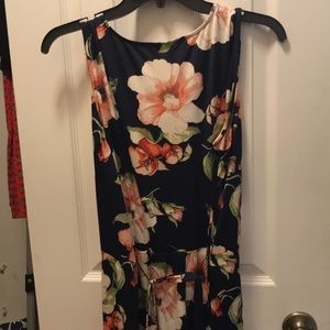 Sleeveless Navy with flower print jumper